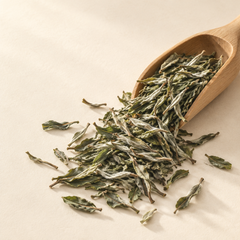 散落干茶 — Dry Tea with Scoop